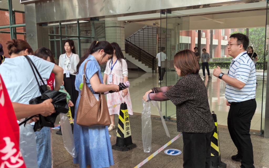 9842C3CC2F65E13C2D0B46E767D_B6C1B525_19BA0