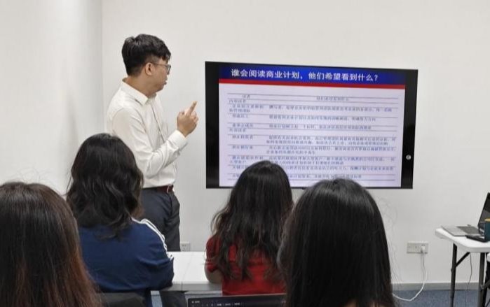 2400058EF9BF130F53FFE8C477A_F7B44981_9E15