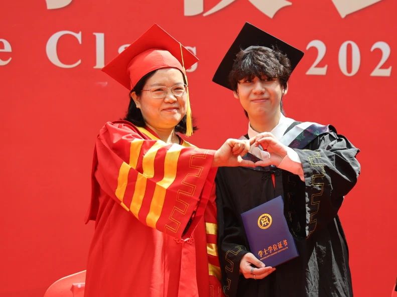 2AF81E8B9F2E8C32320F3BFC69D_C76D9126_DCDF