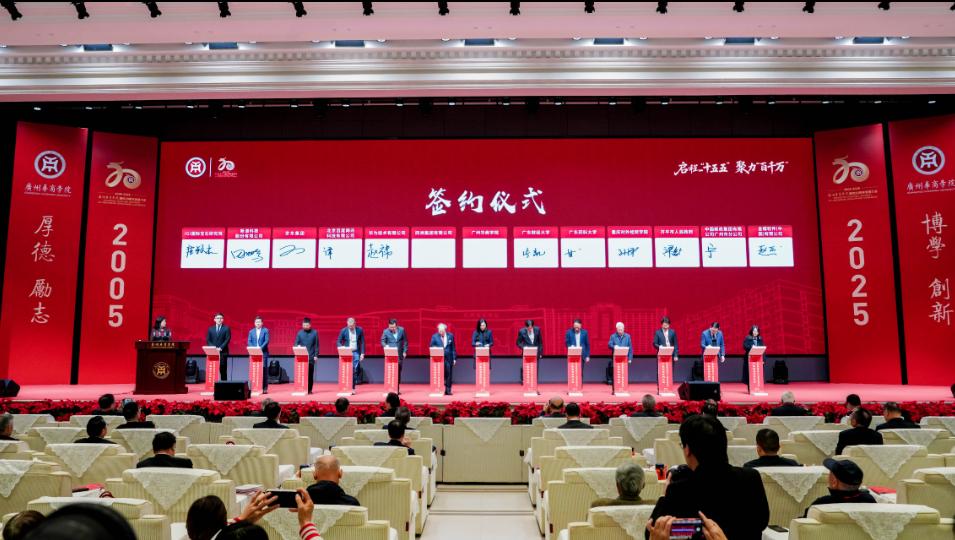 7F4434C9838D035C85FCC85C71C_4DF18216_15C11