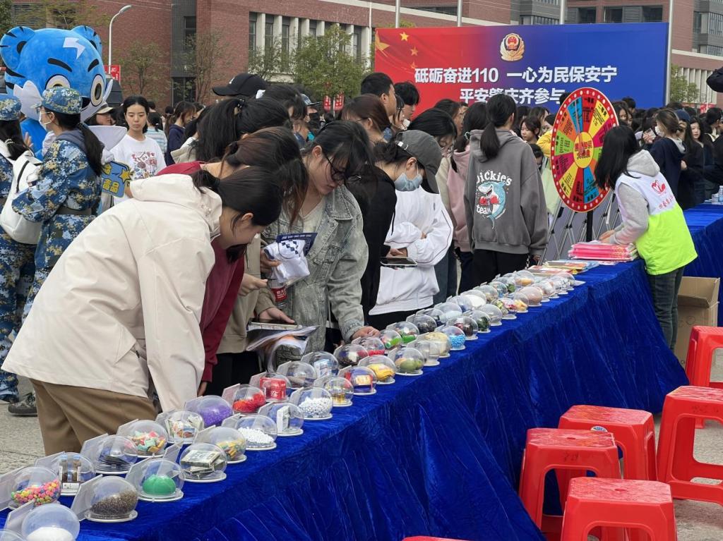 45A37DA961DF753C26D58C072B8_9BB95EE5_25592