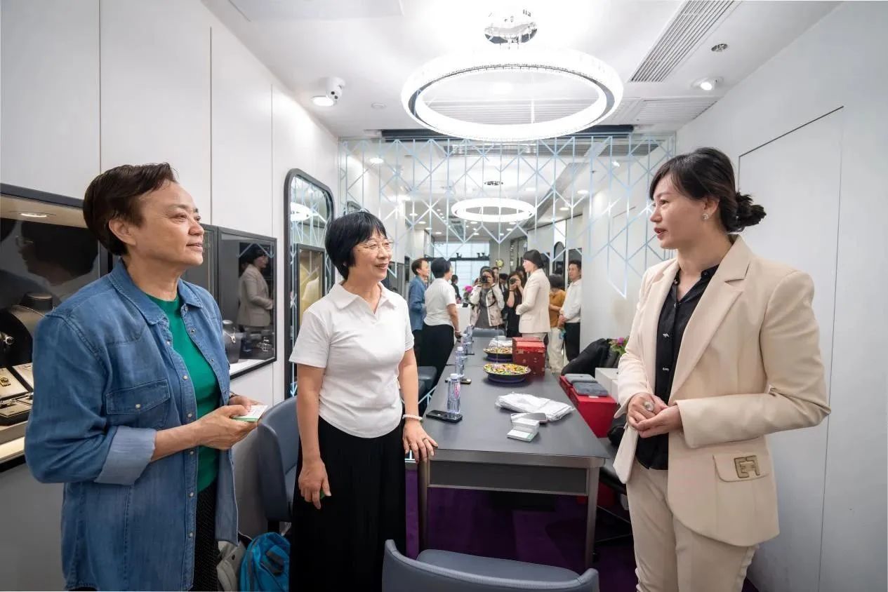 B4D70D3E6F7C1B2B56D2DF85490_0500E156_1E615 B4D70D3E6F7C1B2B56D2DF85490_0500E156_1E615