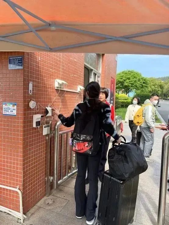 3B1A2D5D67D564E41AAA771D0DD_DEC70051_14D21