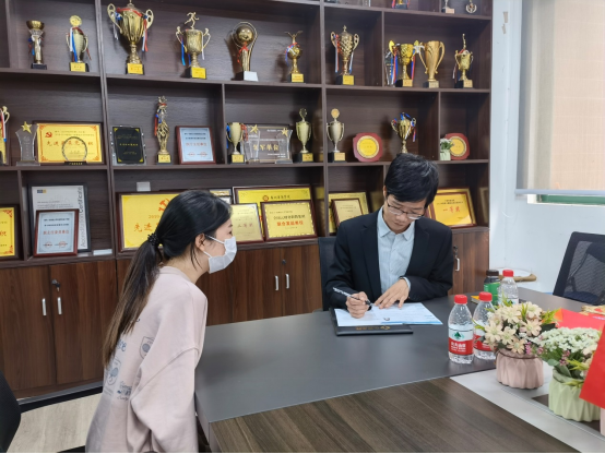 C5D94E30B8756F0690615CF215C_882DA613_E18C0