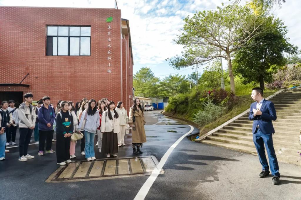 70F38BD8F4E98E757BFF375BE28_024CA186_1FE08