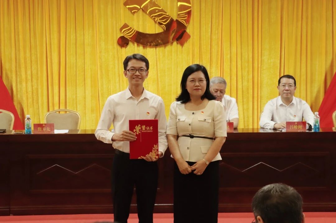 F33D4FDA5E191555B5C09620856_136260A6_1476C