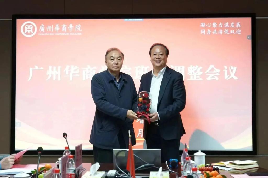 0404FC9E08D36D7E9D3E4BBE8D7_44FA1247_F551