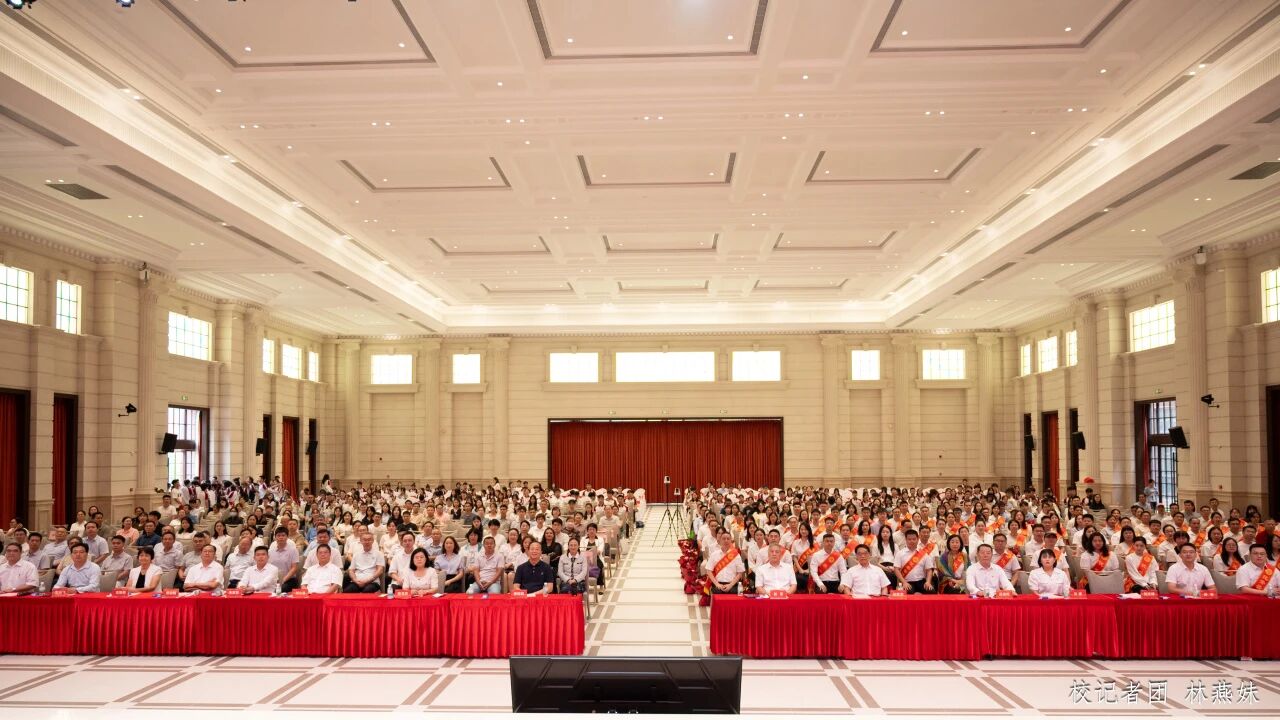 71DCAAB27C65BB9823D36E7FD42_A88D18F2_27EDB