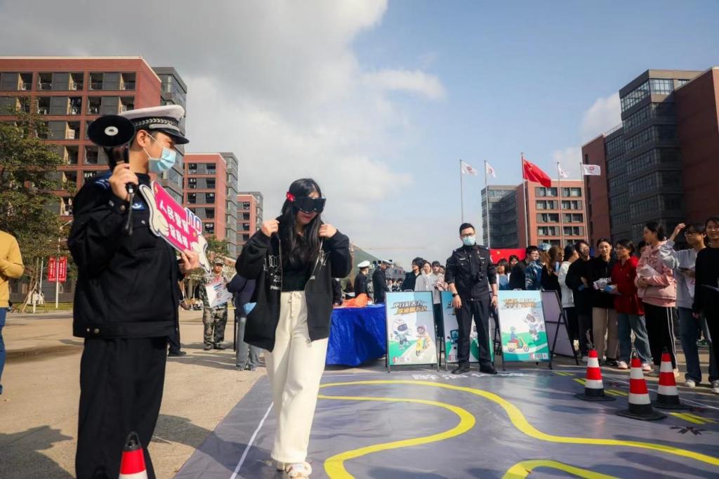 3976564AA1C51D38DB21E0B9FD2_1D6A9DFD_16F9D