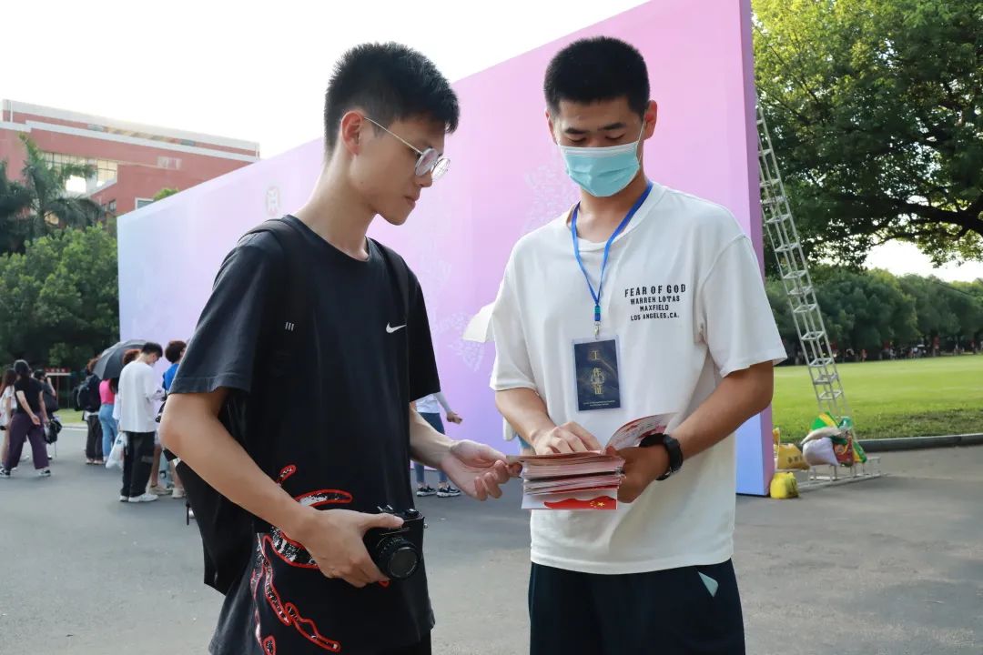 50A35D124F2ED0300C7123E84EA_81C35087_19D60