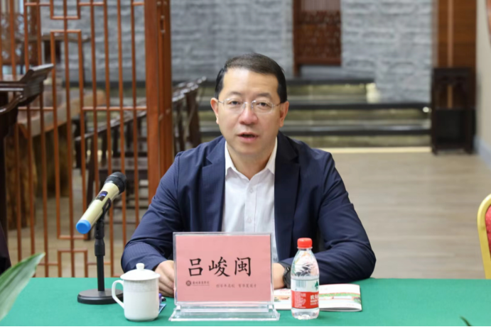 EDDFCA515745CF640312F723938_D7D2ADE8_690DD