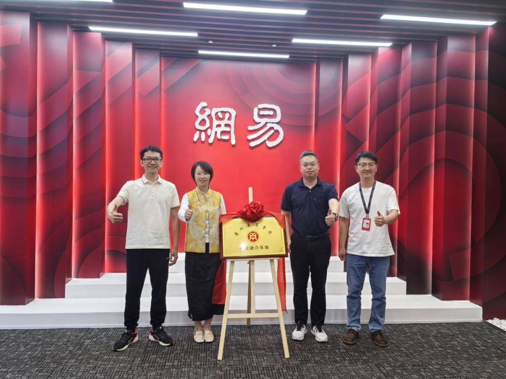 3FC1541B3BEA890FC0DEA7E03E9_0D543B1C_1A2C5 3FC1541B3BEA890FC0DEA7E03E9_0D543B1C_1A2C5