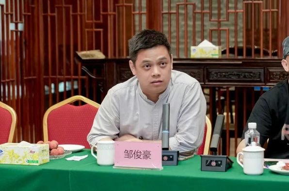 54C3727F50A0DE1E4F60C500C94_D9D9DB52_88893