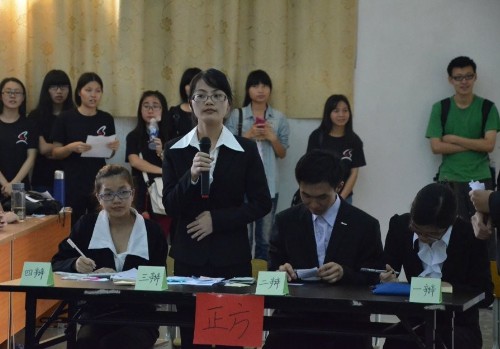 4AA6B8EEF3DD89FDAD1A013588BA807E